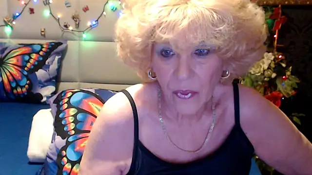 Snapshot of HappyWomanOn chatting on 05.05.26 HappyWomanOn online show from 05.05.26