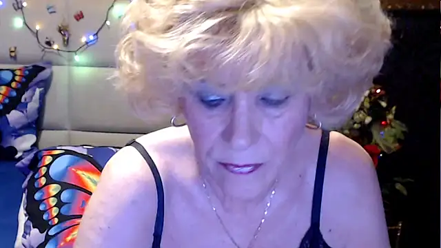 Snapshot of HappyWomanOn chatting on 05.06.26 HappyWomanOn online show from 05.06.26