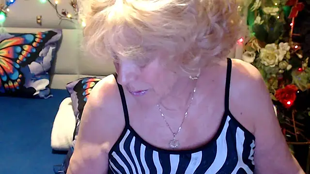 Snapshot of HappyWomanOn chatting on 05.09.26 HappyWomanOn online show from 05.09.26