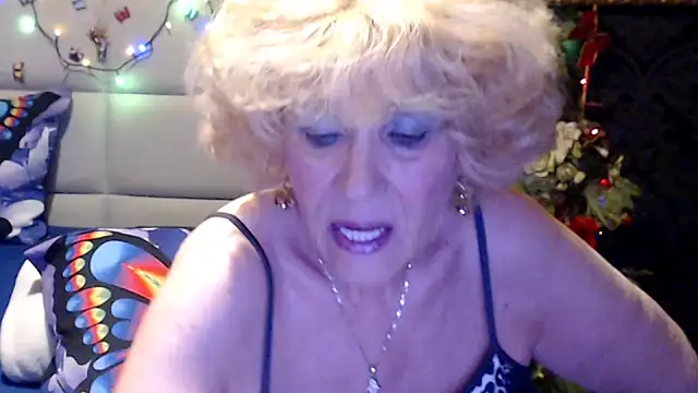 Snapshot of HappyWomanOn chatting on 05.11.26 HappyWomanOn online show from 05.11.26
