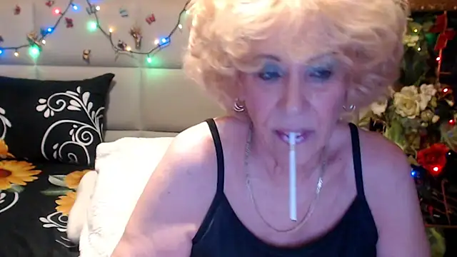 Snapshot of HappyWomanOn chatting on 05.17.26 HappyWomanOn online show from 05.17.26