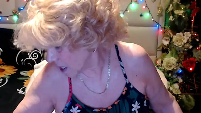 Snapshot of HappyWomanOn chatting on 05.19.26 HappyWomanOn online show from 05.19.26