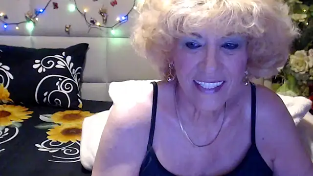 Snapshot of HappyWomanOn chatting on 05.24.26 HappyWomanOn online show from 05.24.26
