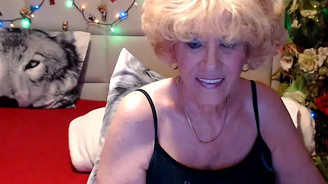 Snapshot of HappyWomanOn chatting on 05.26.26 HappyWomanOn online show from 05.26.26