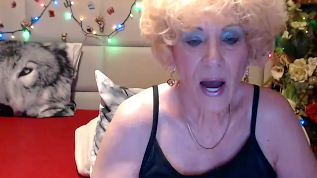 Snapshot of HappyWomanOn chatting on 05.29.26 HappyWomanOn online show from 05.29.26