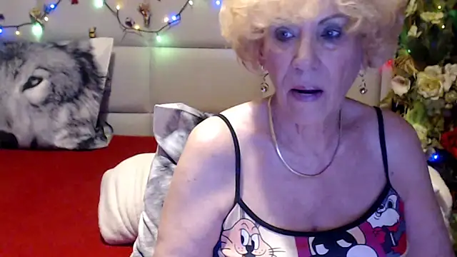 Snapshot of HappyWomanOn chatting on 05.31.26 HappyWomanOn online show from 05.31.26