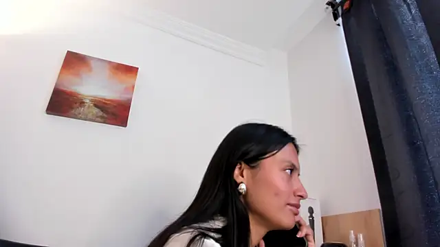 nia  white online show from 12.04.25