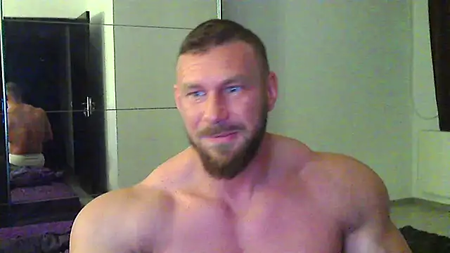 Snapshot of muscularkevin chatting on 04.30.26 muscularkevin online show from 04.30.26