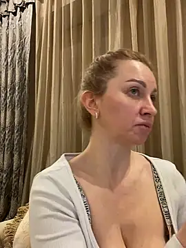 Snapshot of Amazoniiaa chatting on 02.12.25 Amazoniiaa online show from 02.12.25
