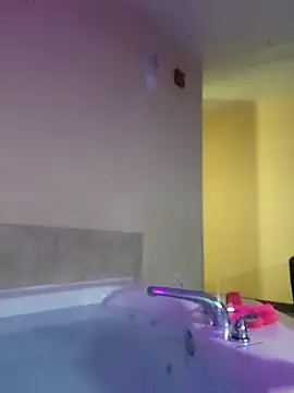 Hotredheadandtoungelasher online show from 10.21.25