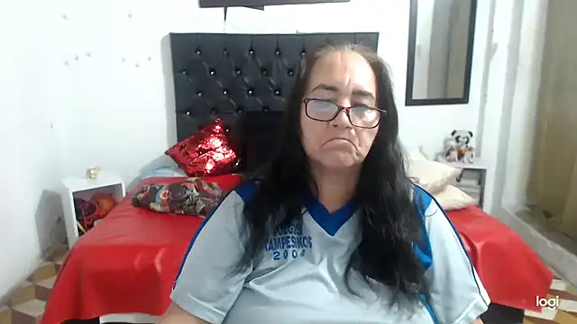 Snapshot of Sweetbigcatt chatting on 12.27.24 Sweetbigcatt online show from 12.27.24