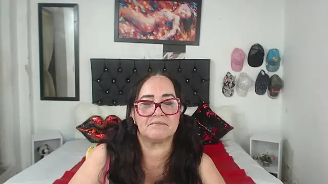 Snapshot of Sweetbigcatt chatting on 03.15.25 Sweetbigcatt online show from 03.15.25
