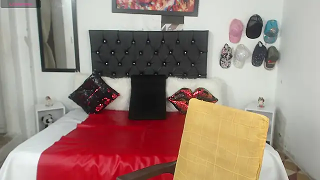 Snapshot of Sweetbigcatt chatting on 03.16.25 Sweetbigcatt online show from 03.16.25