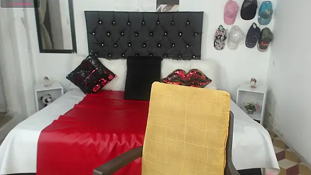 Snapshot of Sweetbigcatt chatting on 03.16.25 Sweetbigcatt online show from 03.16.25