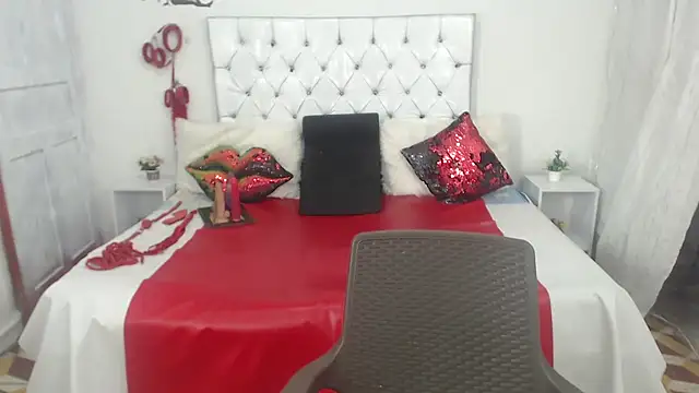 Snapshot of Sweetbigcatt chatting on 02.13.26 Sweetbigcatt online show from 02.13.26