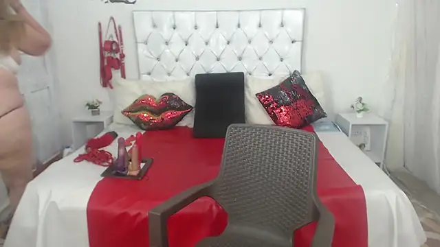 Snapshot of Sweetbigcatt chatting on 03.04.26 Sweetbigcatt online show from 03.04.26