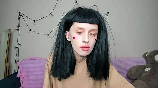 Snapshot of FlowerOfSin2001 chatting on 10.01.25 FlowerOfSin2001 online show from 10.01.25