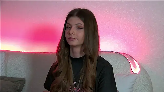 Snapshot of AudreyBarlow chatting on 03.18.25 AudreyBarlow online show from 03.18.25