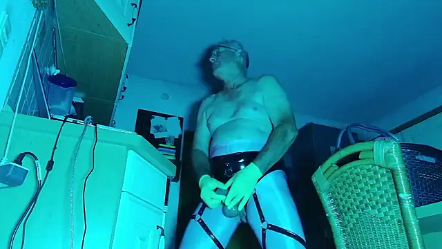 Snapshot of Sexspielzeug-1 chatting on 09.20.25 Sexspielzeug-1 online show from 09.20.25