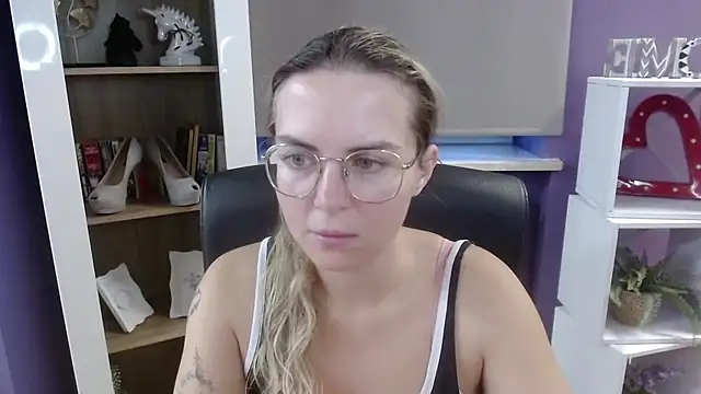 Zoey Erotic online show from 09.10.25