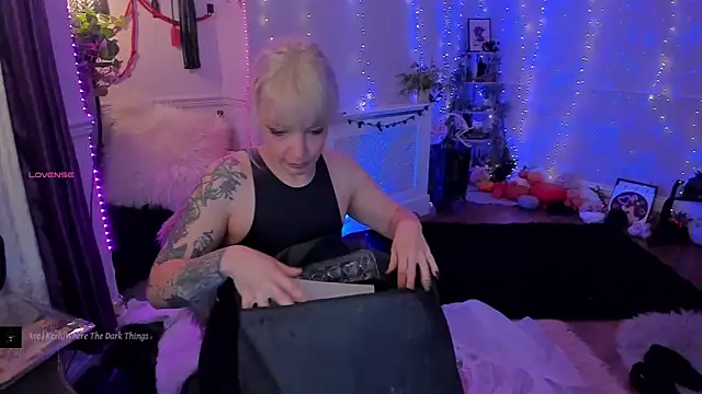 AliceW0lf online show from 11.22.25