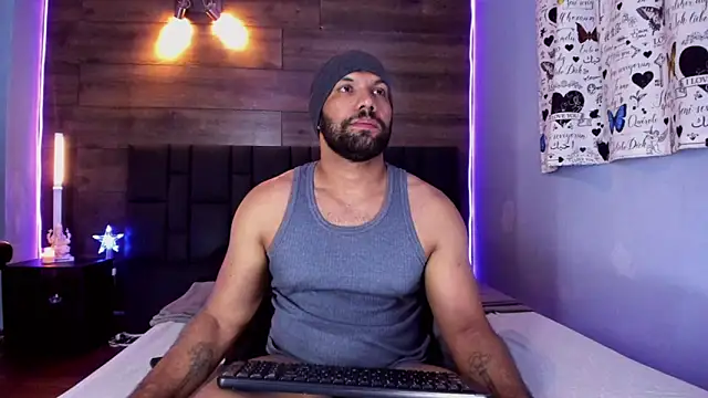 Snapshot of anthonylatynxd chatting on 12.14.25 anthonylatynxd online show from 12.14.25