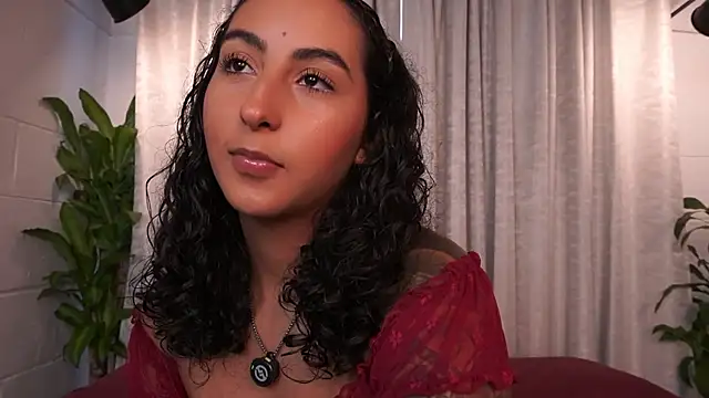 Snapshot of agatha_collins_ chatting on 04.17.26 agatha collins online show from 04.17.26