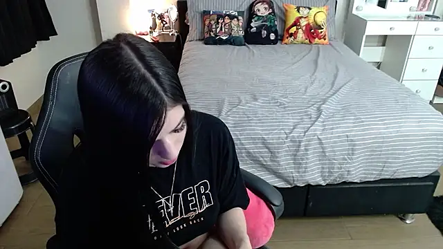 Snapshot of kittykat18x chatting on 01.11.25 kittykat18x online show from 01.11.25