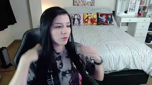 Snapshot of kittykat18x chatting on 09.12.25 kittykat18x online show from 09.12.25