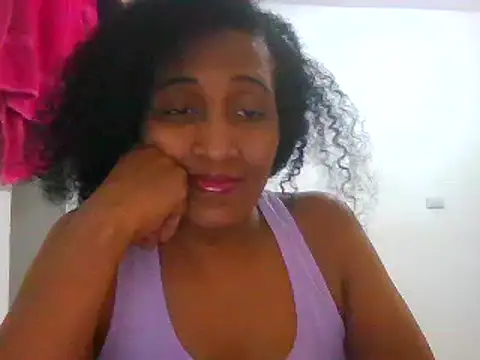 Snapshot of Aishamara chatting on 02.04.25 Aishamara online show from 02.04.25