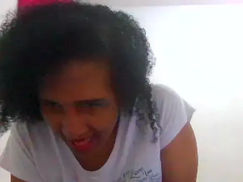 Snapshot of Aishamara chatting on 02.16.25 Aishamara online show from 02.16.25