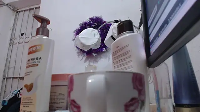 Snapshot of heyline_milf chatting on 04.26.26 heyline milf online show from 04.26.26