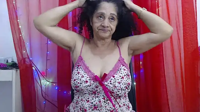 Snapshot of heyline_milf chatting on 04.27.26 heyline milf online show from 04.27.26