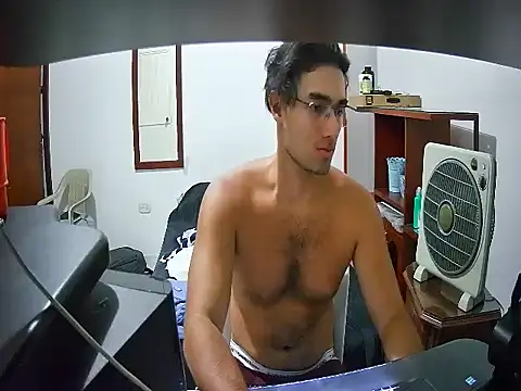 Snapshot of lechero226 chatting on 12.14.25 lechero226 online show from 12.14.25