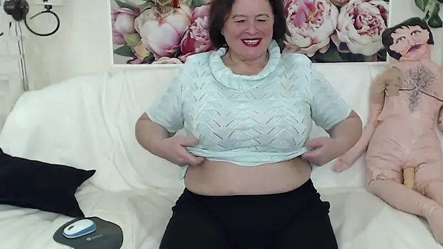 Snapshot of FlaviaSquirts chatting on 02.13.25 FlaviaSquirts online show from 02.13.25