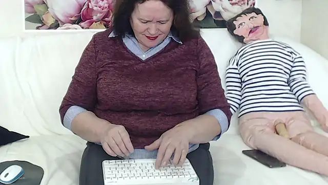 Snapshot of FlaviaSquirts chatting on 02.25.25 FlaviaSquirts online show from 02.25.25