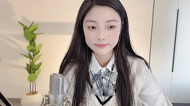 Snapshot of HaagenDazs_ chatting on 02.22.25 HaagenDazs  online show from 02.22.25