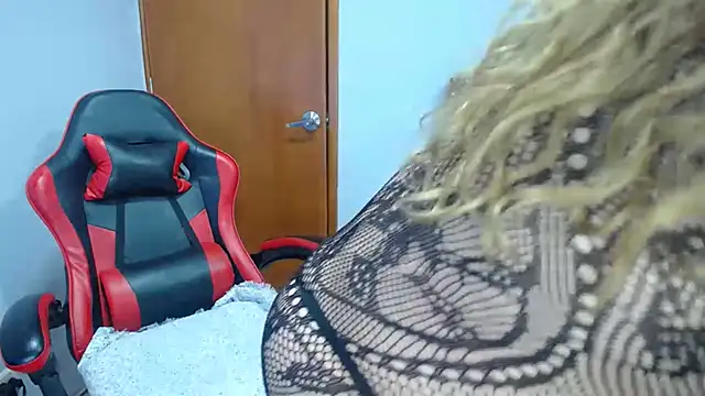 Snapshot of Ursulawhite69 chatting on 05.24.26 Ursulawhite69 online show from 05.24.26