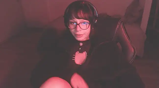 Snapshot of modjo_ chatting on 12.13.24 modjo online show from 12.13.24