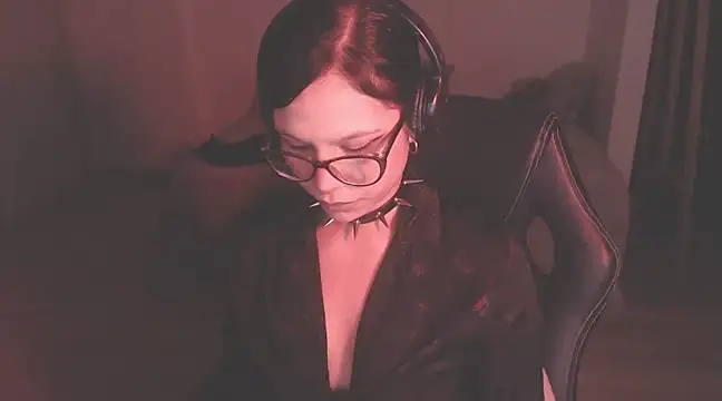 Snapshot of modjo_ chatting on 12.15.24 modjo online show from 12.15.24