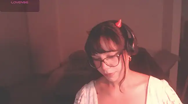 Snapshot of modjo_ chatting on 01.31.25 modjo online show from 01.31.25