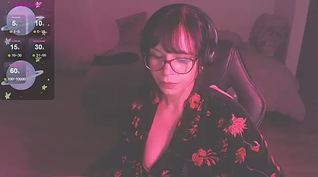 Snapshot of modjo_ chatting on 02.21.25 modjo online show from 02.21.25