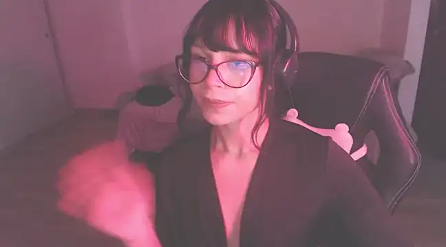 Snapshot of modjo_ chatting on 02.21.25 modjo online show from 02.21.25