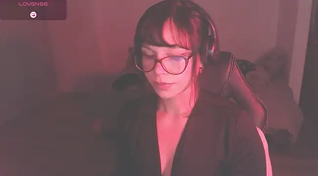 Snapshot of modjo_ chatting on 03.22.25 modjo online show from 03.22.25