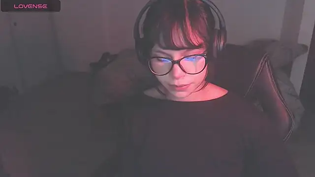 Snapshot of modjo_ chatting on 11.10.25 modjo online show from 11.10.25