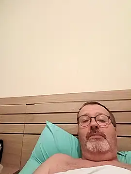 Snapshot of mike9473 chatting on 11.11.25 mike9473 online show from 11.11.25
