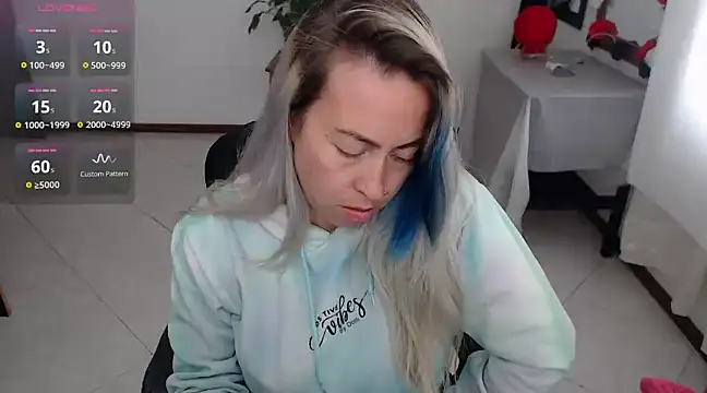 charlottezoe15 online show from 03.19.25