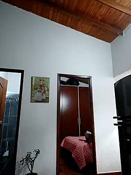 Snapshot of LunaZambrano chatting on 02.04.26 LunaZambrano online show from 02.04.26