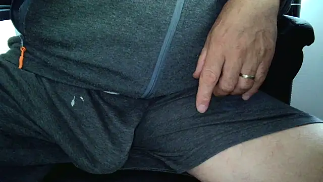 Snapshot of scorvierge@xh chatting on 09.23.25 scorviergexh online show from 09.23.25