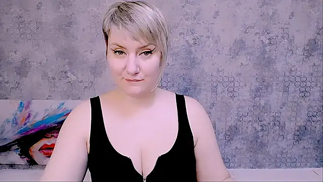 Snapshot of Djullia chatting on 02.02.25 Djullia online show from 02.02.25